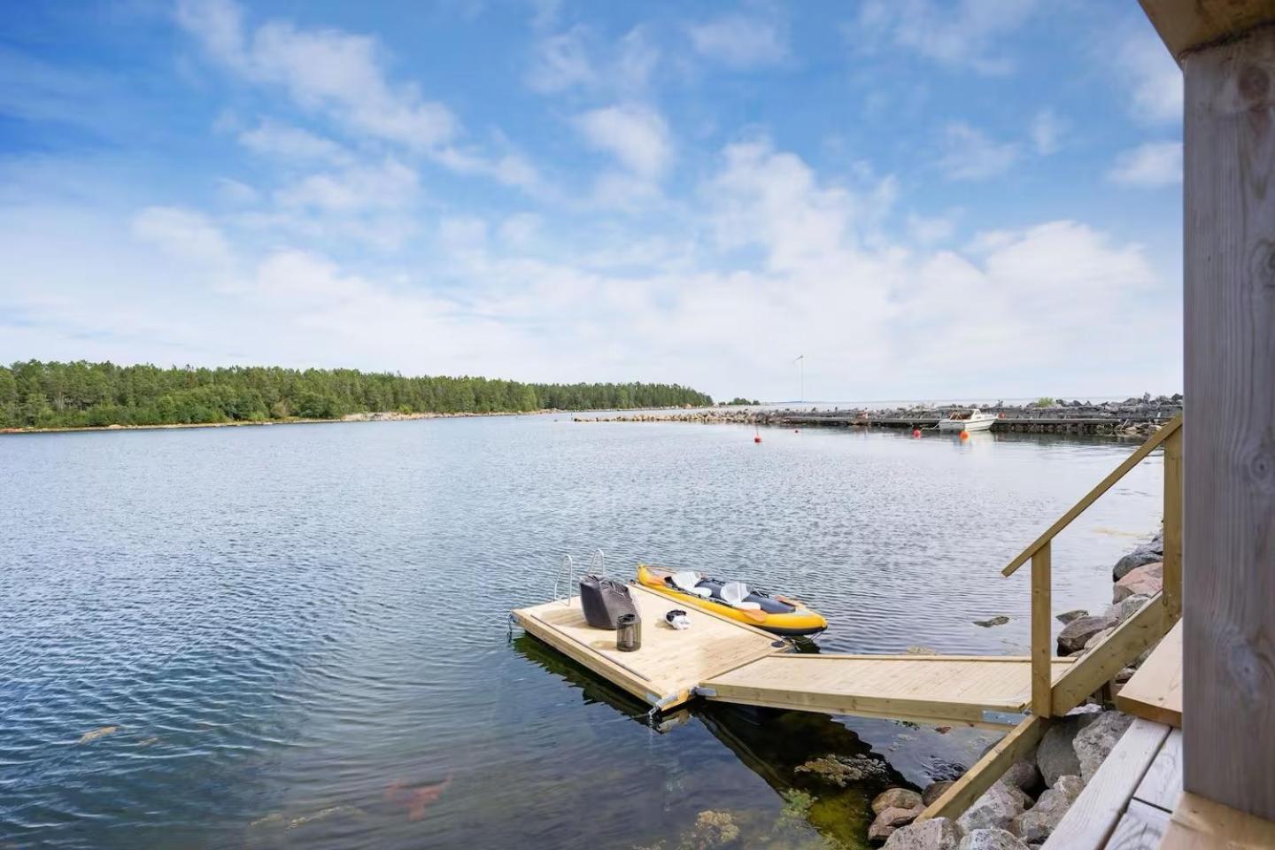 Comfortable Apartment With Private Dock Gnarp Exteriör bild